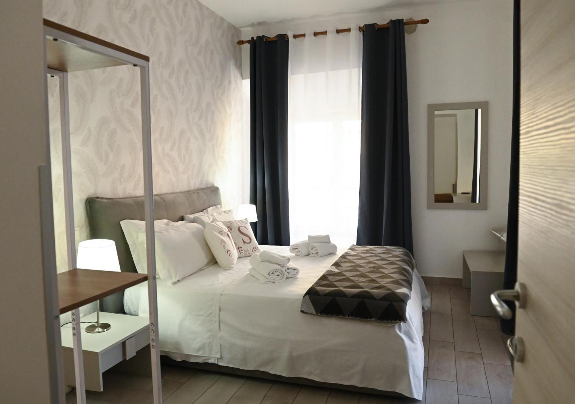 B&B Bovio Square XIV Наполи Екстериор снимка