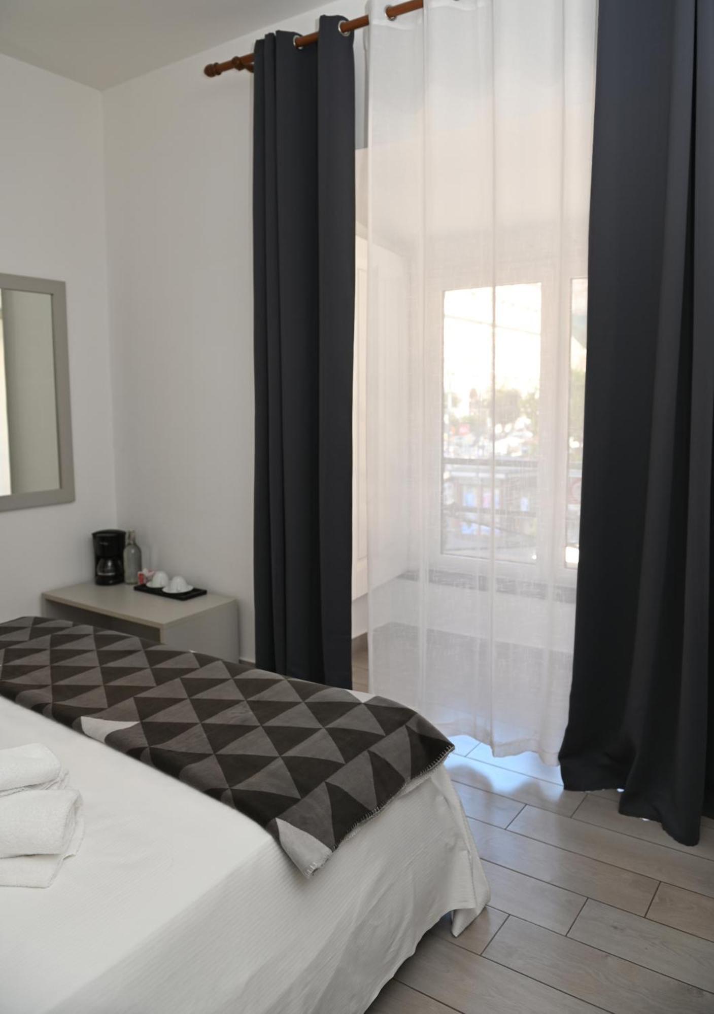 B&B Bovio Square XIV Наполи Екстериор снимка